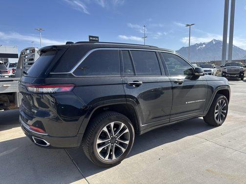 2022 Jeep Grand Cherokee Overland