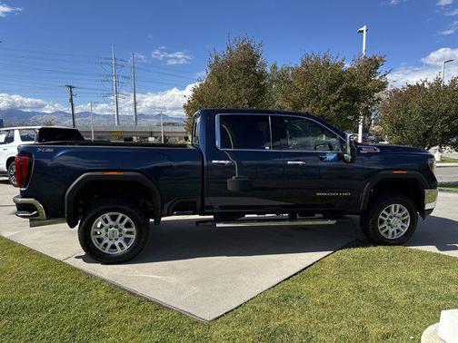 2022 GMC Sierra 3500 SLT