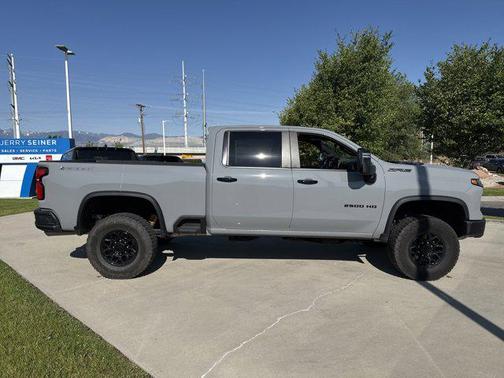 2024 Chevrolet Silverado 2500 4WD Crew Cab Standard Bed ZR2