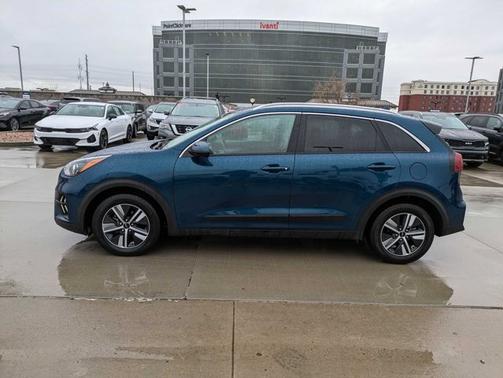 2022 Kia Niro LXS