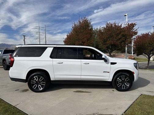 2023 GMC Yukon XL 4WD AT4