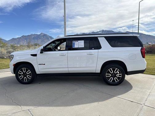 2023 GMC Yukon XL 4WD AT4