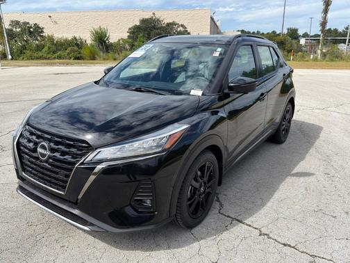 2022 Nissan Kicks SR