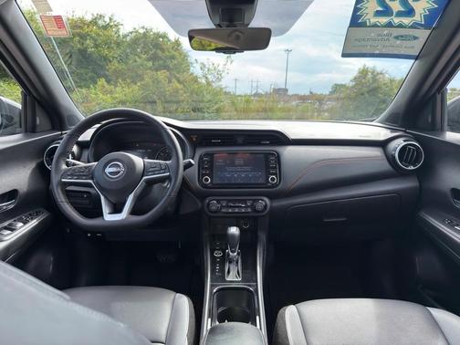 2022 Nissan Kicks SR