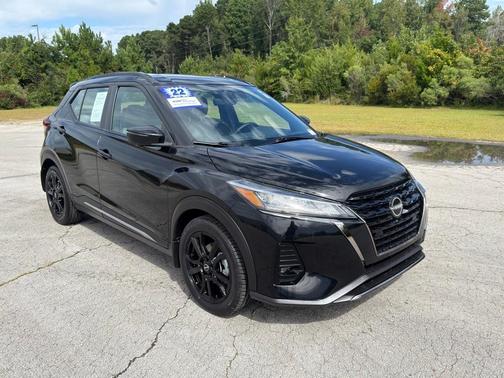 2022 Nissan Kicks SR