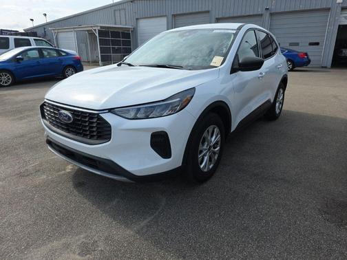Oxford White 2025 Ford Escape Active