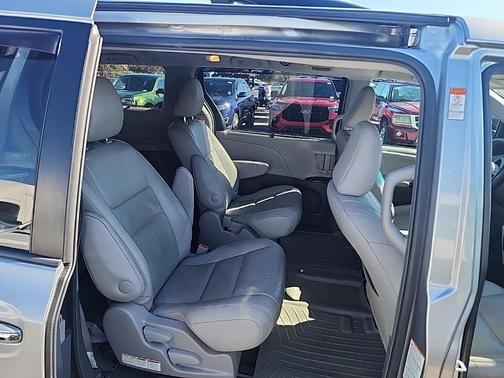 2017 Toyota Sienna XLE Premium