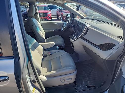 2017 Toyota Sienna XLE Premium