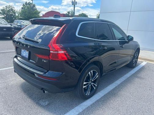 Onyx Black Metallic 2020 Volvo XC60 T6 Momentum