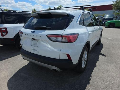 Oxford White 2022 Ford Escape SE