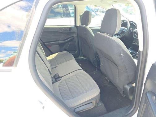 Oxford White 2022 Ford Escape SE