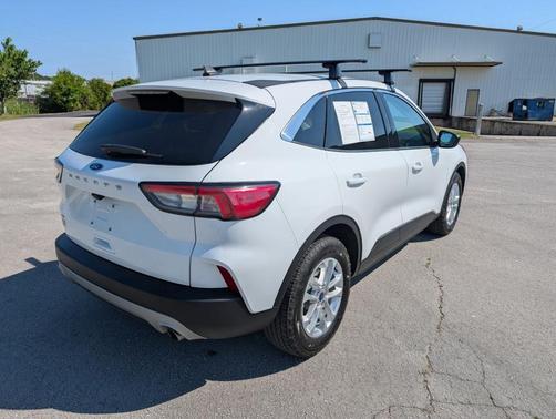 Oxford White 2022 Ford Escape SE