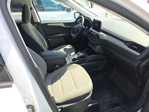 Oxford White 2022 Ford Escape SE