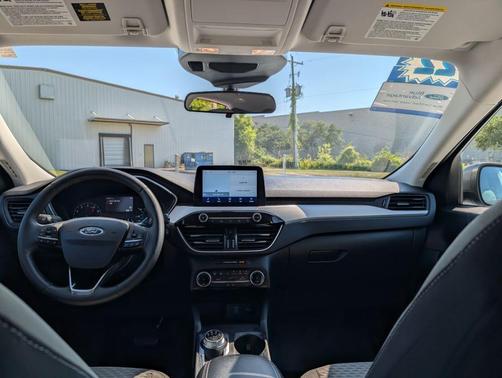 Oxford White 2022 Ford Escape SE