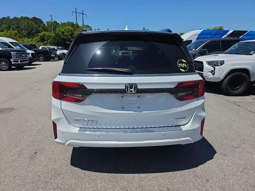 Platinum White Pearl 2025 Honda Odyssey Touring