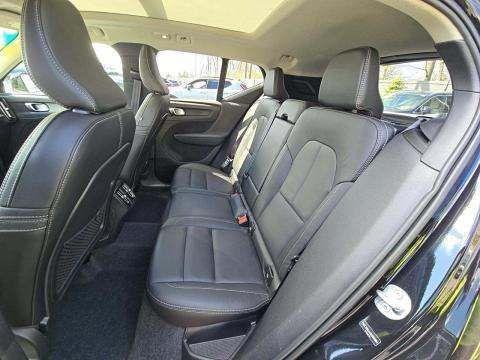 Onyx Black Metallic 2025 Volvo XC40 B5 Core Bright Theme