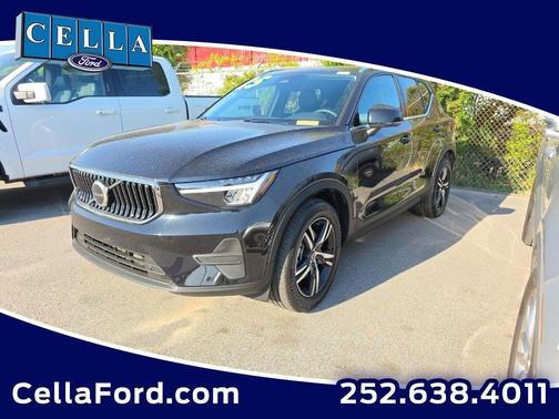 Onyx Black Metallic 2025 Volvo XC40 B5 Core Bright Theme