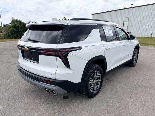 Summit White 2024 Chevrolet Traverse LT