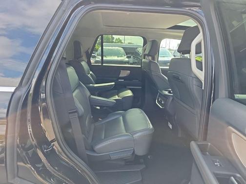 Agate Black Metallic 2025 Ford Expedition Active