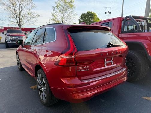 2022 Volvo XC60 B5 Momentum