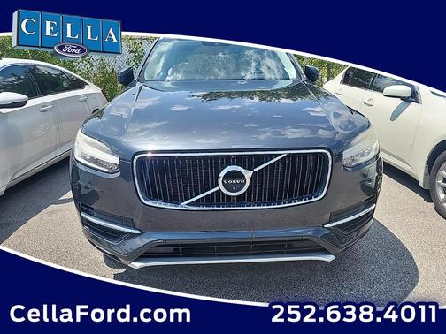 2016 Volvo XC90 T6 Momentum