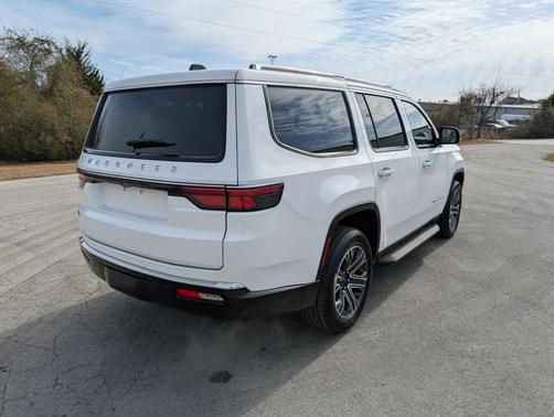 2025 Jeep Wagoneer Base