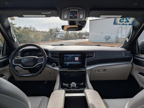 2025 Jeep Wagoneer Base