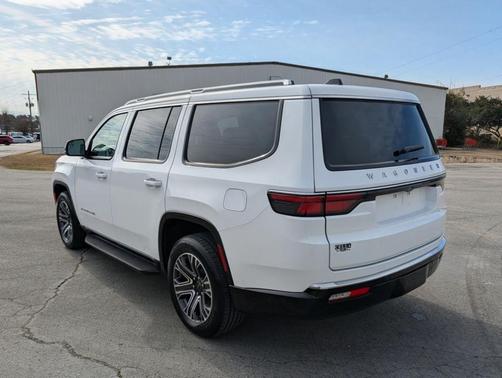 2025 Jeep Wagoneer Base