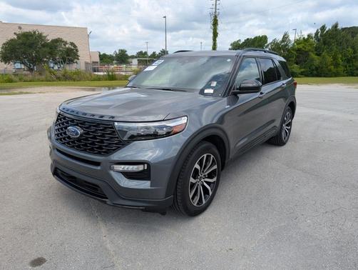 Gray Metallic 2022 Ford Explorer ST-Line