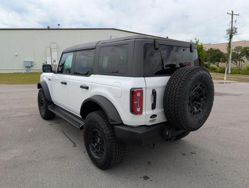 Oxford White 2026 Ford Bronco Outer Banks