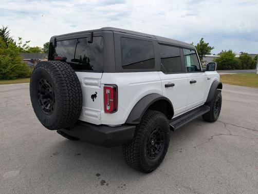 Oxford White 2026 Ford Bronco Outer Banks