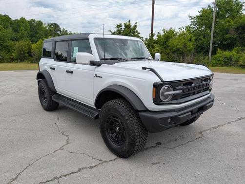 Oxford White 2026 Ford Bronco Outer Banks