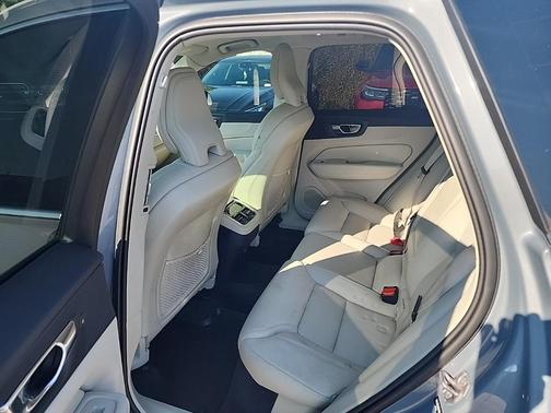 2022 Volvo XC60 B5 Inscription