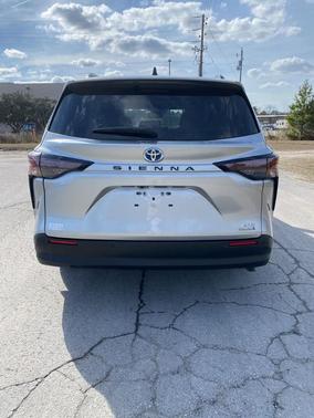 2024 Toyota Sienna XLE