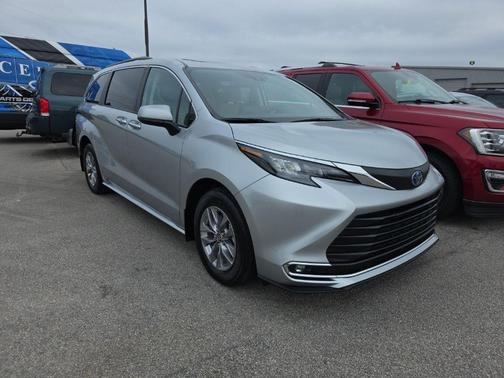2024 Toyota Sienna XLE