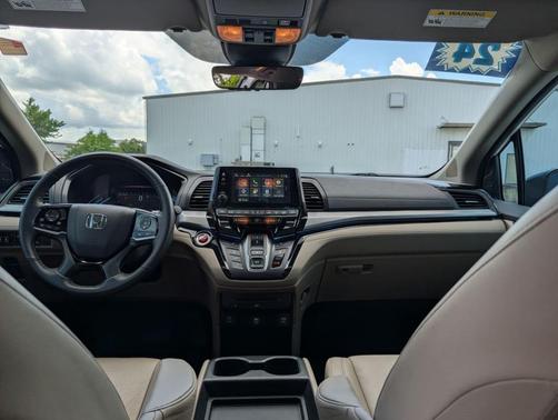 Platinum White Pearl 2024 Honda Odyssey Touring