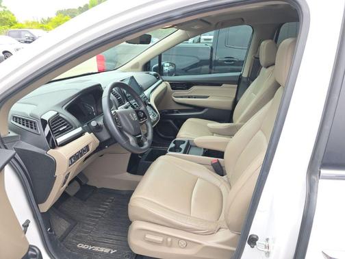 Platinum White Pearl 2024 Honda Odyssey Touring