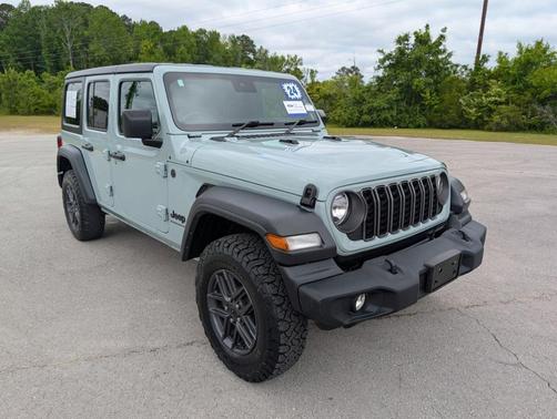 Earl Clearcoat 2024 Jeep Wrangler Sport RHD