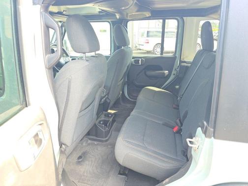 Earl Clearcoat 2024 Jeep Wrangler Sport RHD