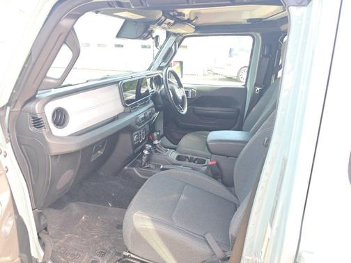 Earl Clearcoat 2024 Jeep Wrangler Sport RHD