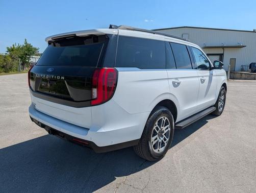 Oxford White 2025 Ford Expedition Active