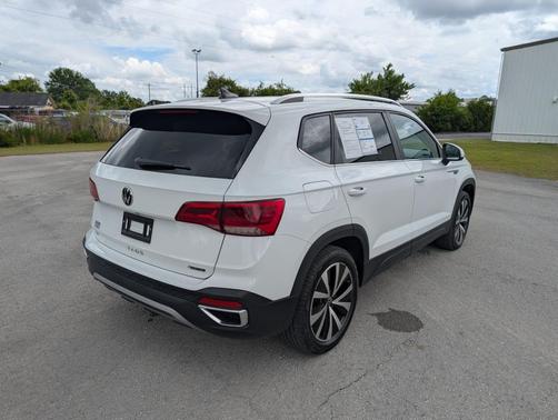 Pure White 2023 Volkswagen Taos 1.5T SE