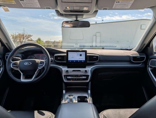 Star White 2023 Ford Explorer XLT