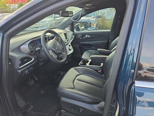 Fathom Blue Pearlcoat 2025 Chrysler Pacifica SELECT