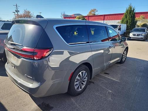 2022 Chrysler Pacifica Hybrid Touring L