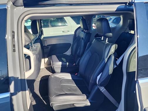 2022 Chrysler Pacifica Hybrid Touring L