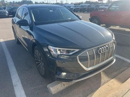 2019 Audi e-tron Prestige