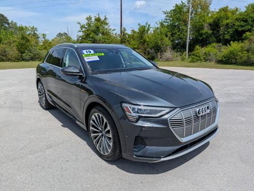 2019 Audi e-tron Prestige
