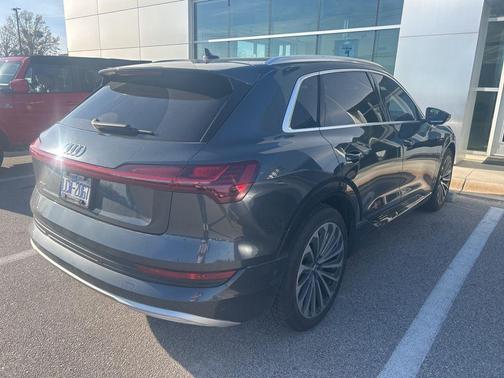 2019 Audi e-tron Prestige