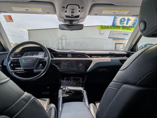 2019 Audi e-tron Prestige
